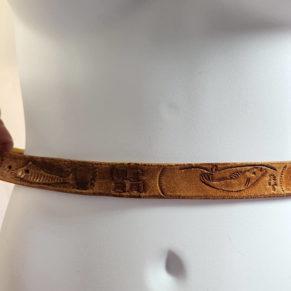 Vintage Leather Belt Fish Embossed Brass Buckle Brown Hand Tooled Size Approx 33 - Picture 5 of 9